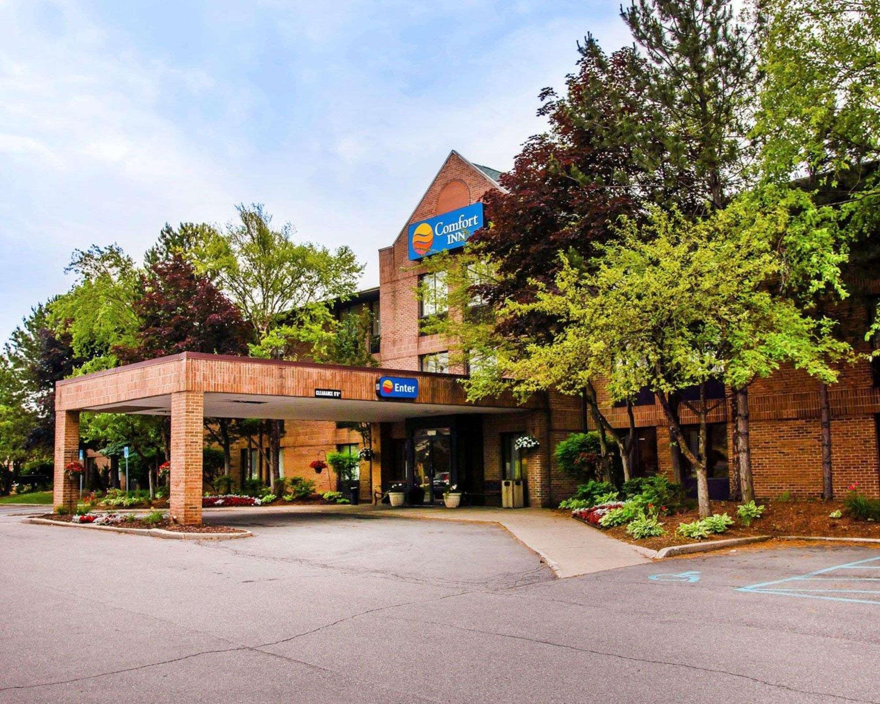 Comfort Inn Livonia Exterior photo
