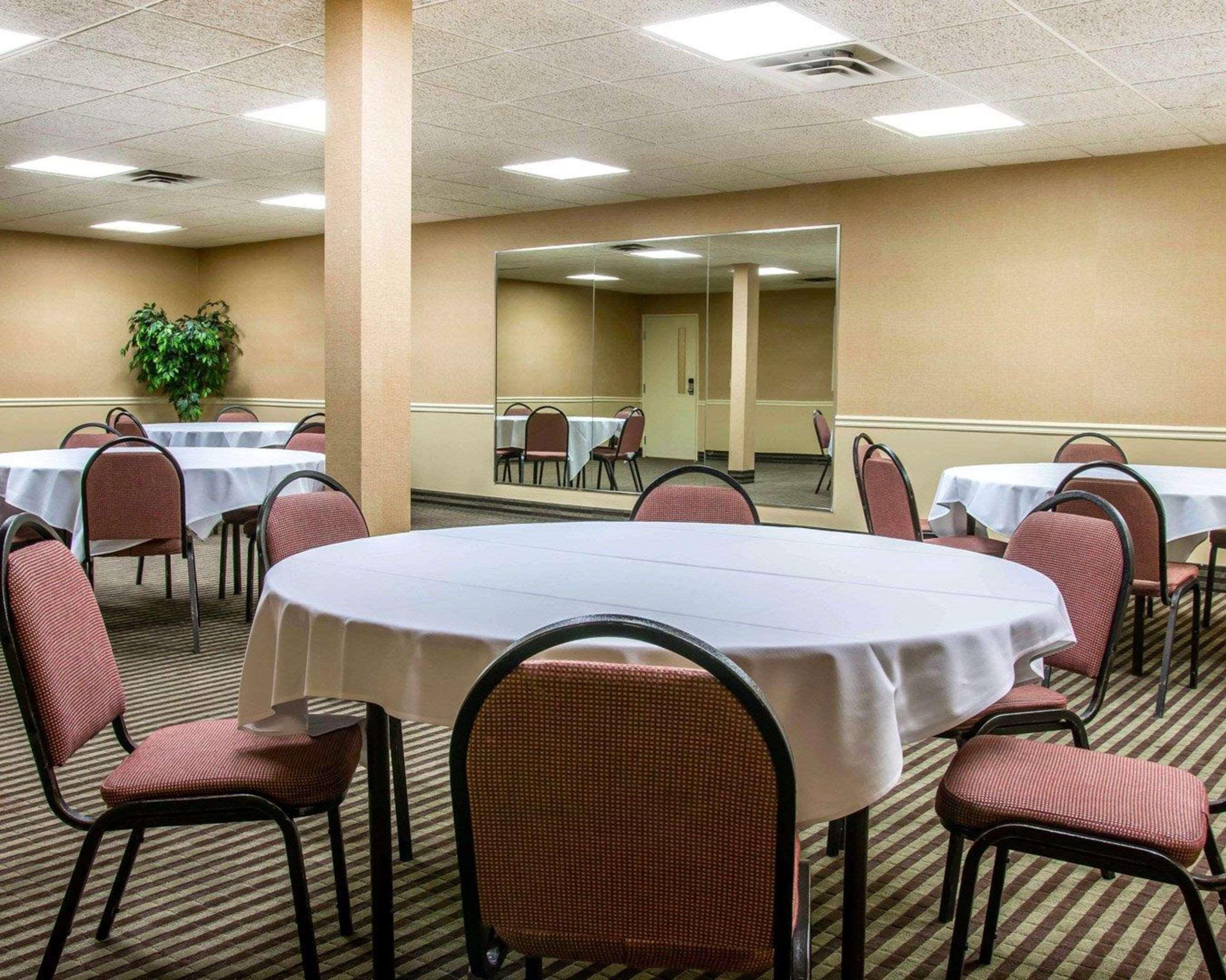 Comfort Inn Livonia Exterior photo
