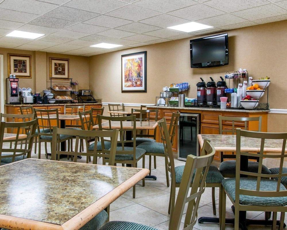 Comfort Inn Livonia Exterior photo