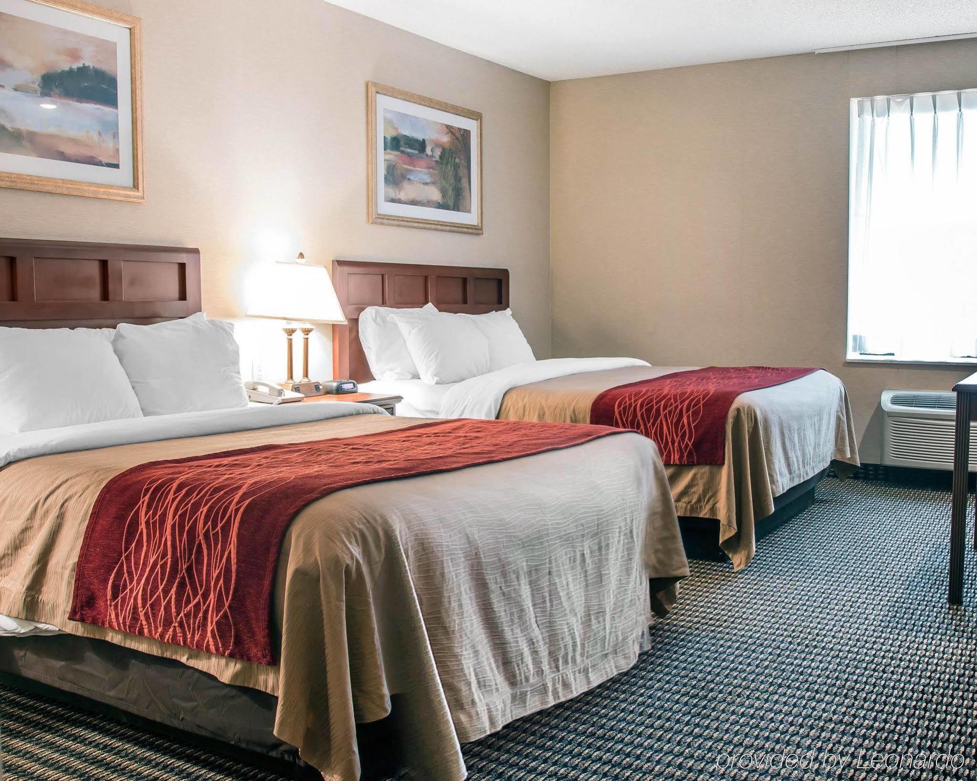 Comfort Inn Livonia Exterior photo